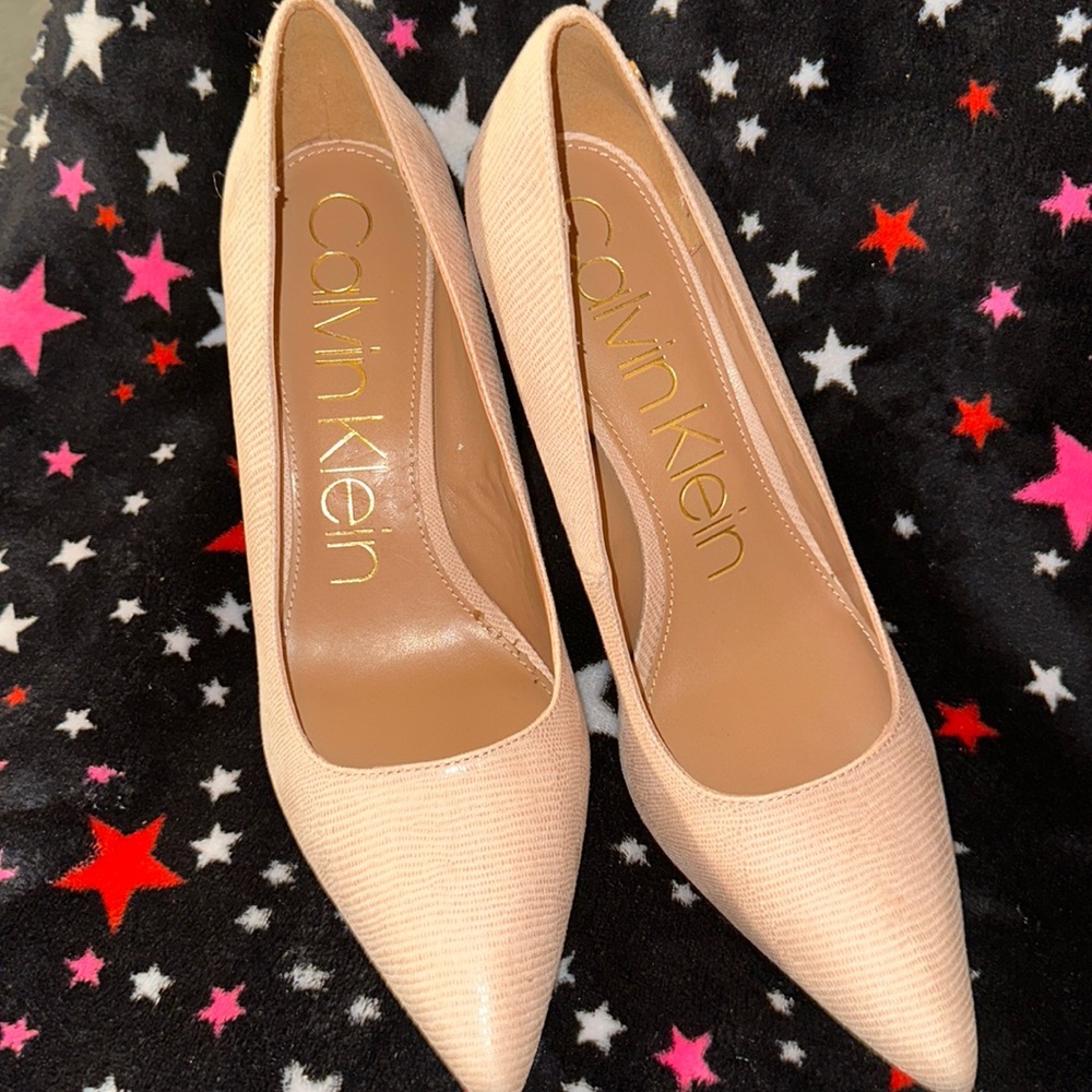 Women’s size 11 pink/blush pumps